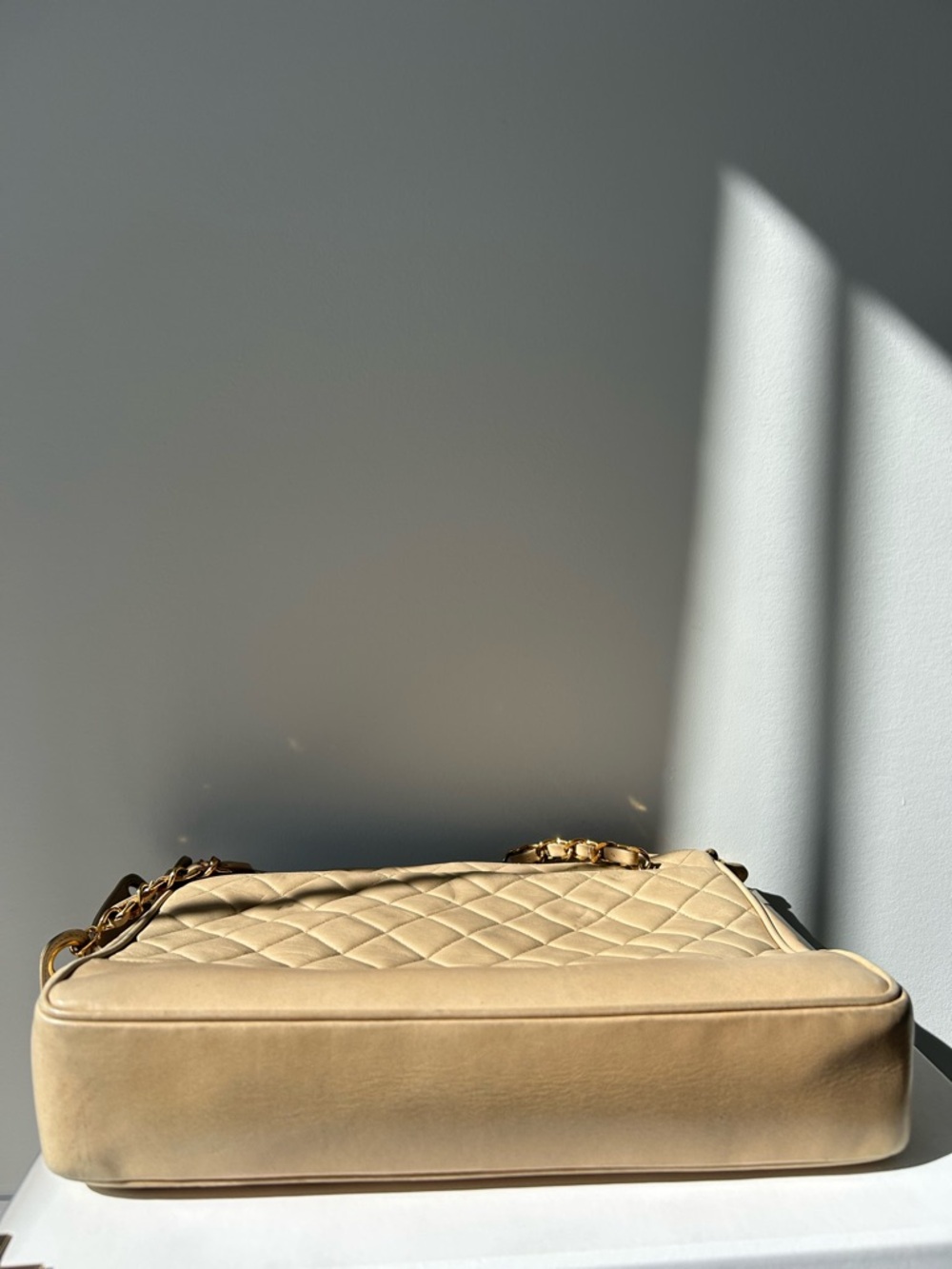 🤍CHANEL Matelasse Chain Shoulder Bag Lamb Skin Beige Gold CC Auth 🤍 - Picture 4 of 11